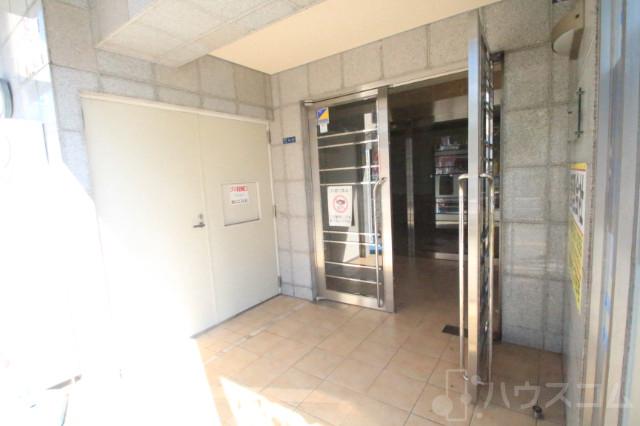 28/30 エントランス