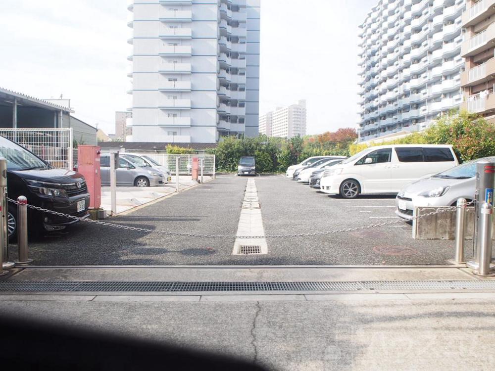 28/30 駐車場