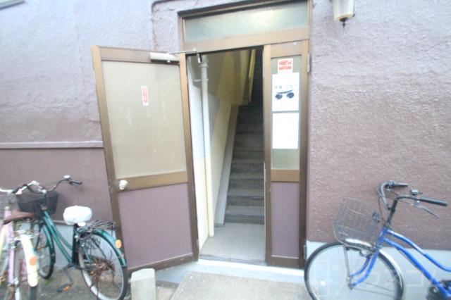 22/30 エントランス