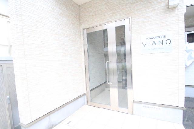 22/27 エントランス