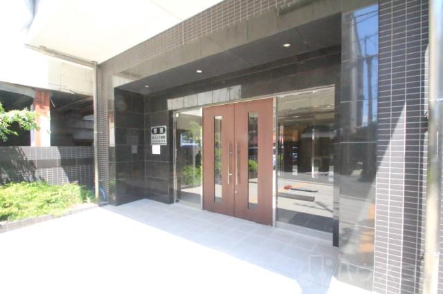 26/30 エントランス