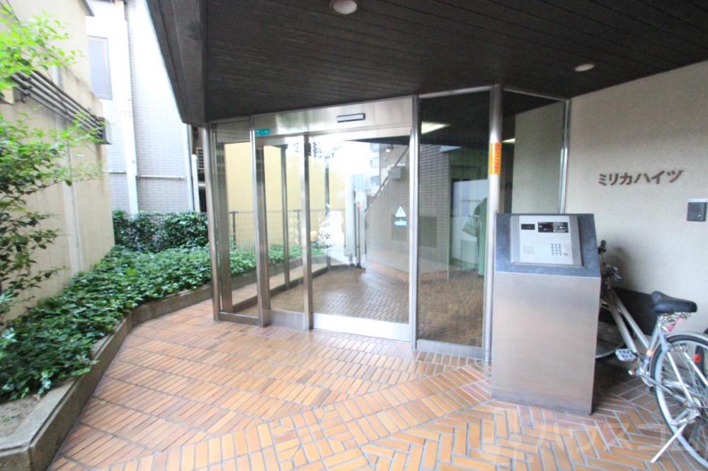 25/30 エントランス