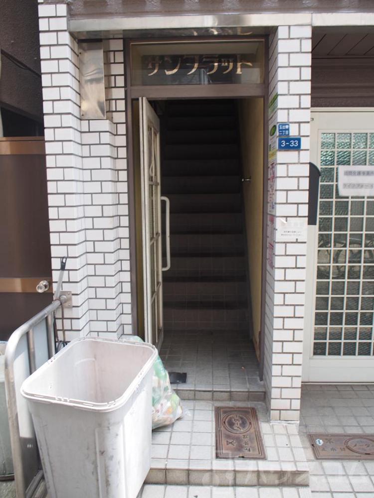 25/30 エントランス