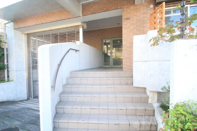 27/30 エントランス