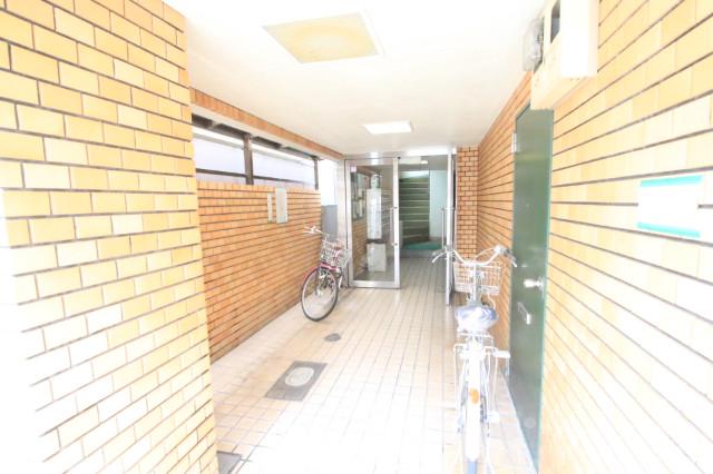 24/30 エントランス