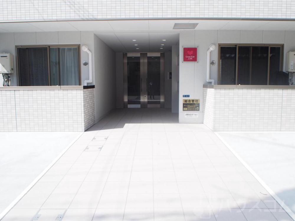 23/30 エントランス