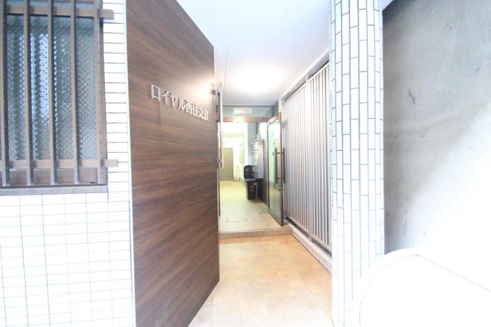 24/30 エントランス