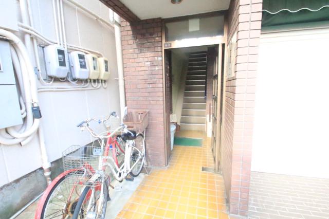 23/30 エントランス