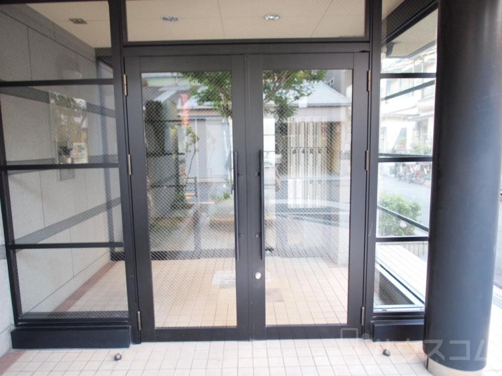 23/27 エントランス