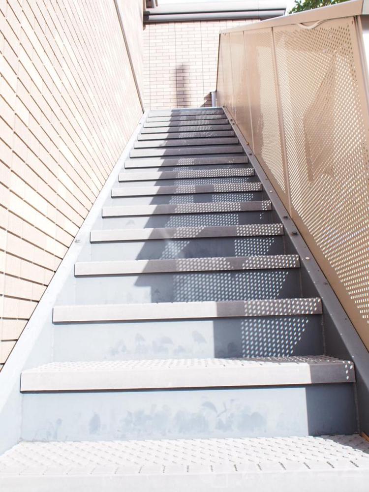 25/30 エントランス