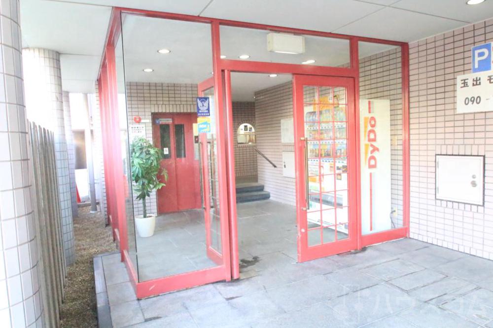 26/30 エントランス