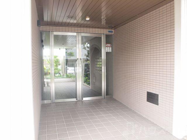 27/30 エントランス