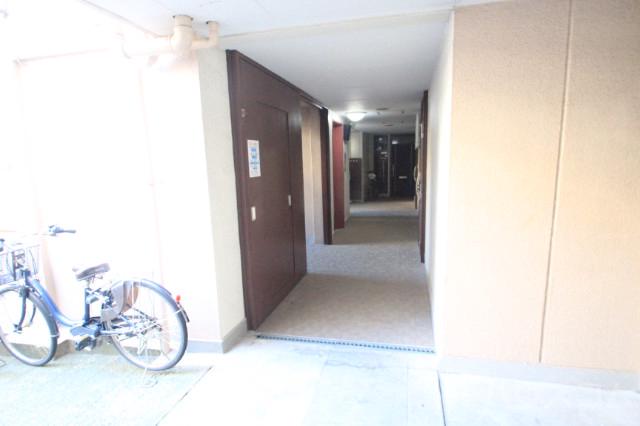 27/30 エントランス