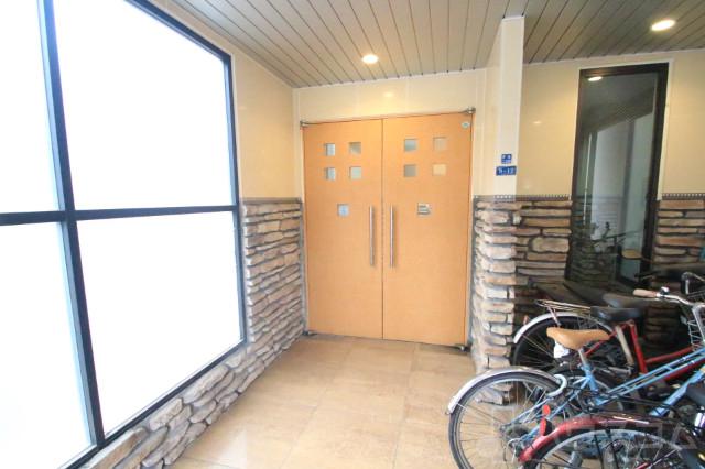 28/30 エントランス