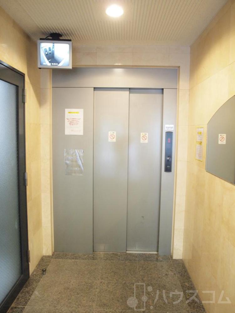 27/30 エントランス