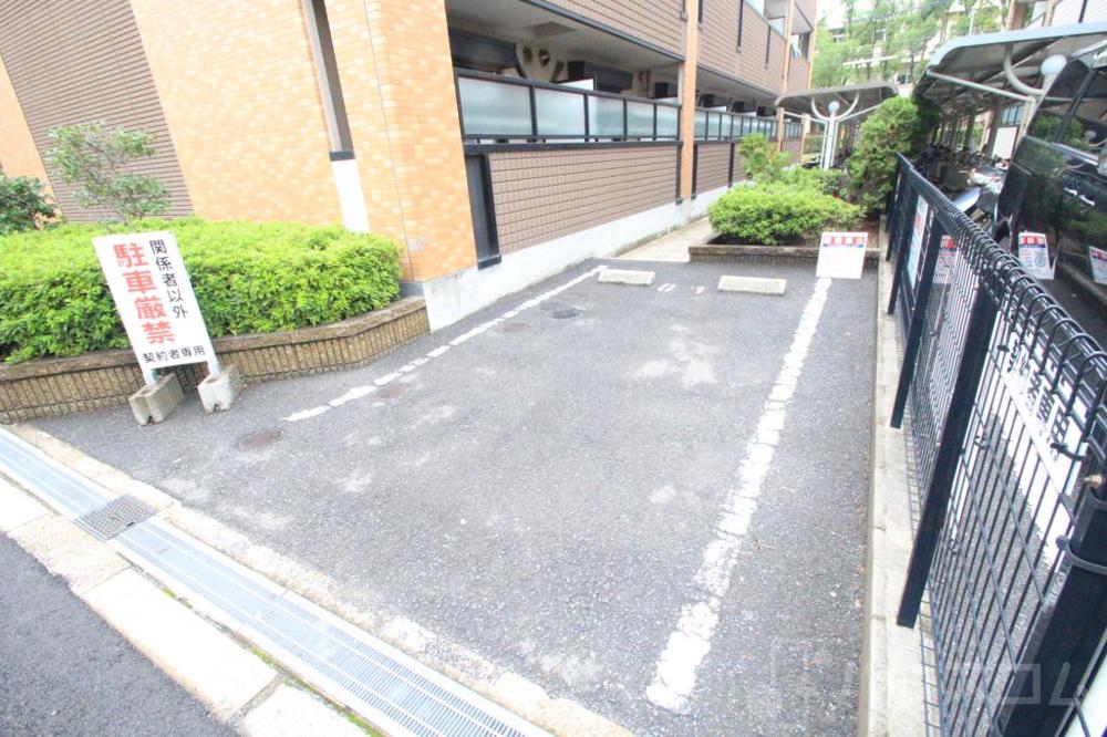 2/5 駐車場