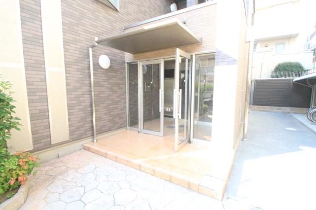 27/30 エントランス