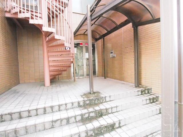 26/30 エントランス