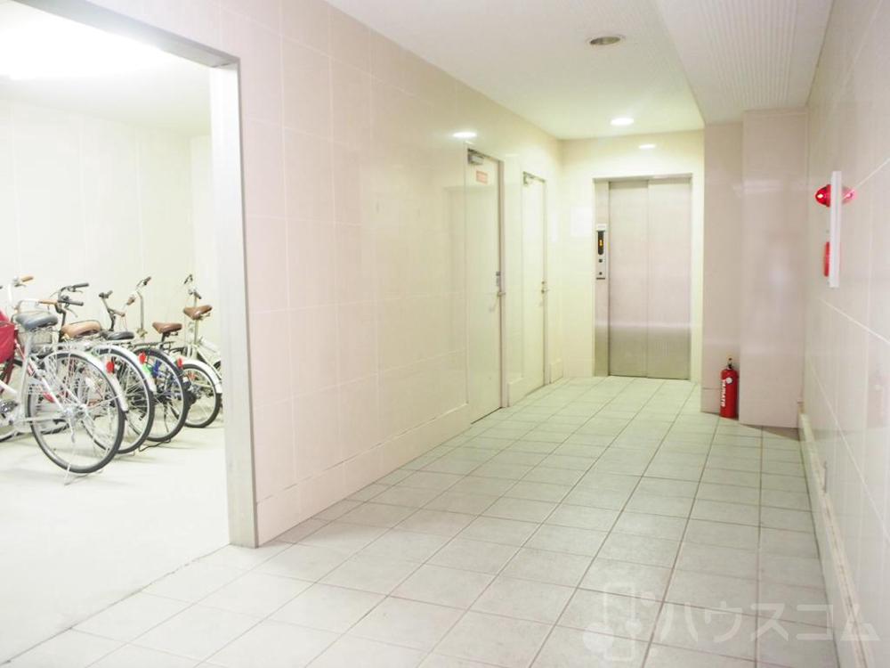 23/30 エントランス