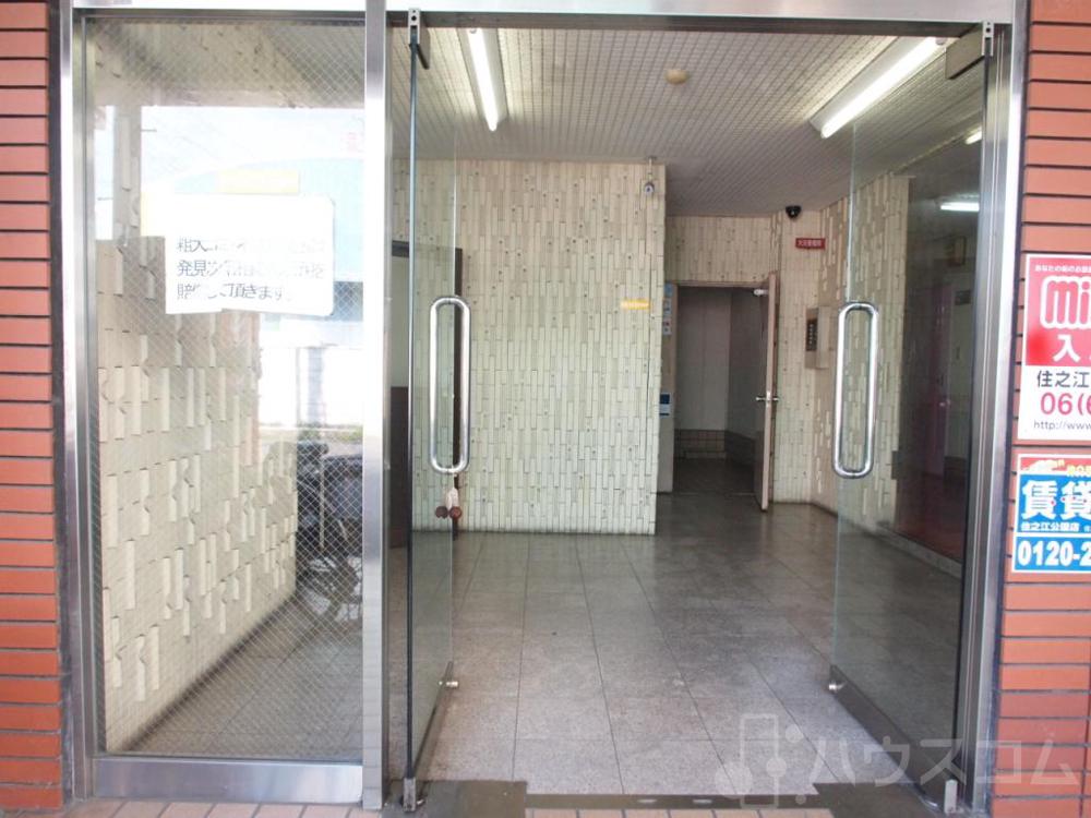 25/27 エントランス