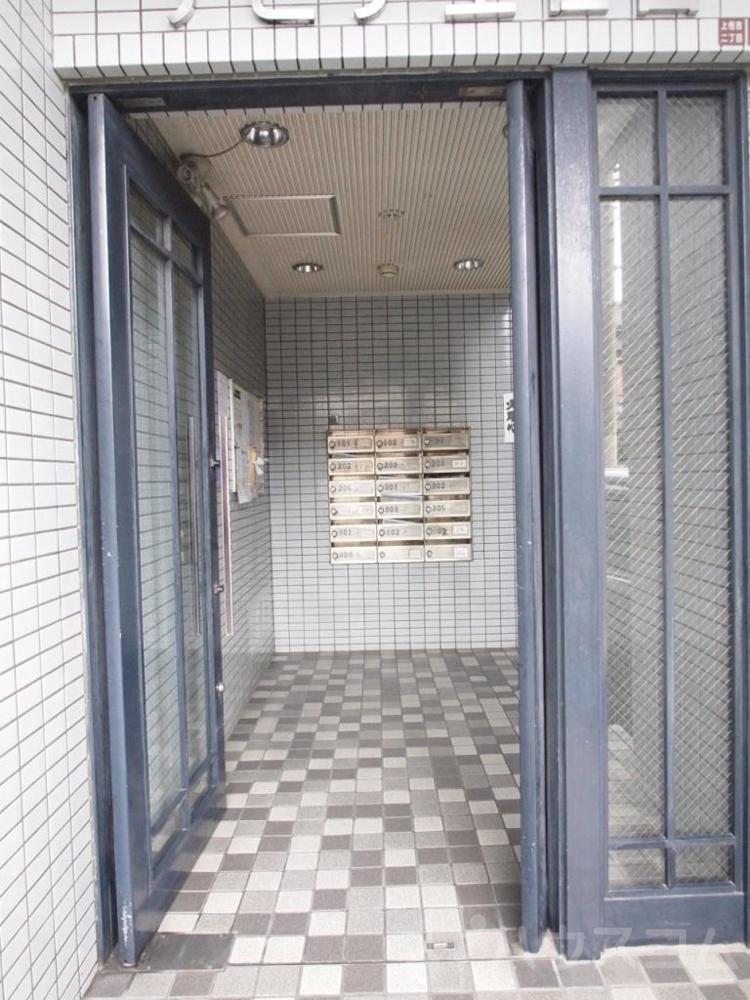 26/29 エントランス