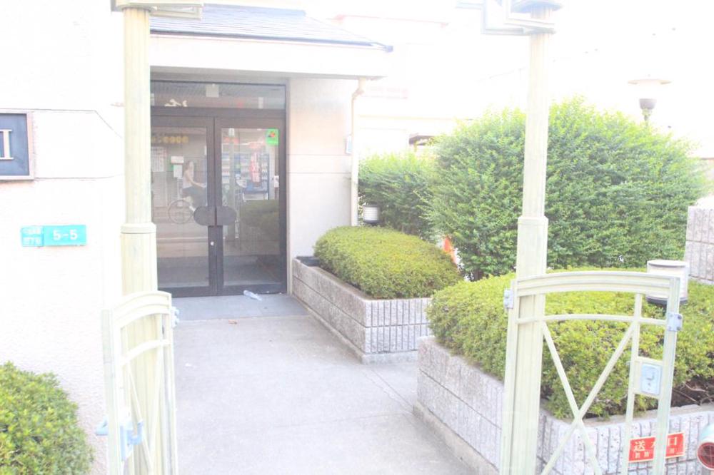 26/30 エントランス