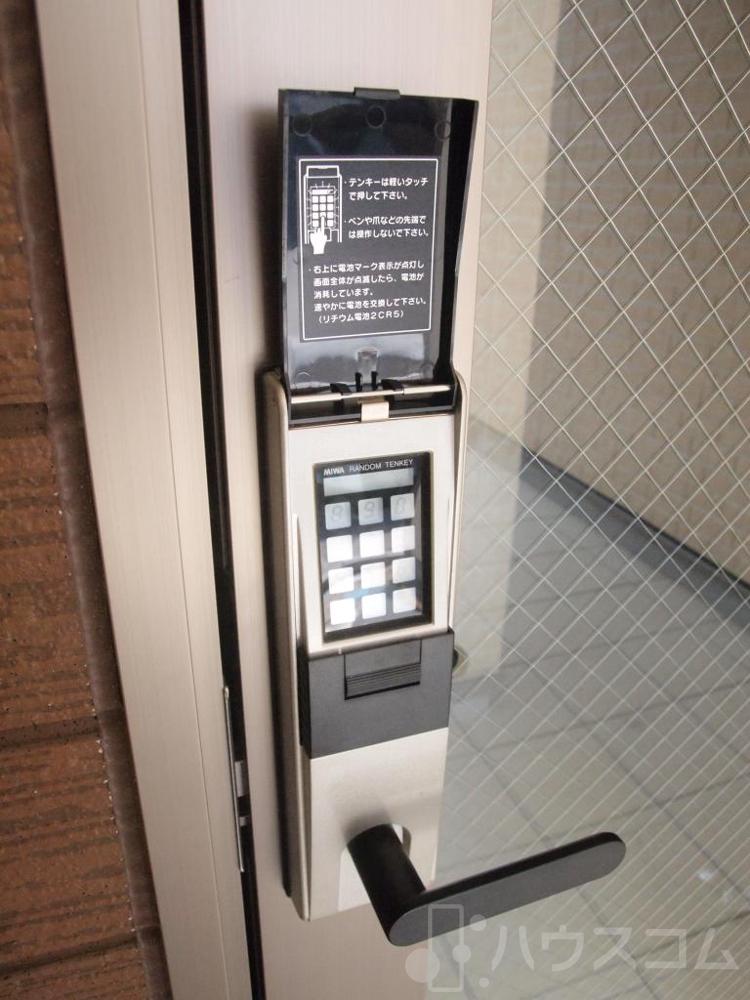 23/28 エントランス