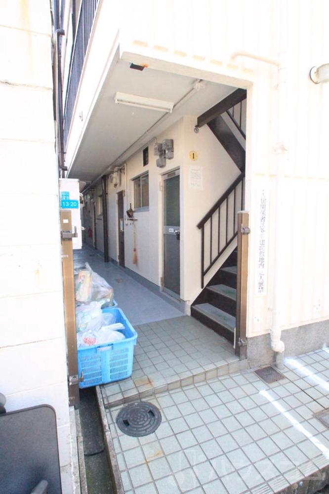 25/29 エントランス