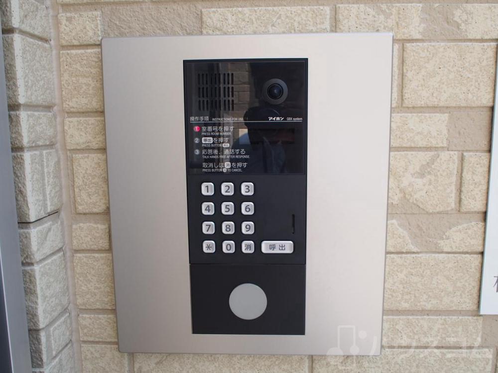 22/27 エントランス