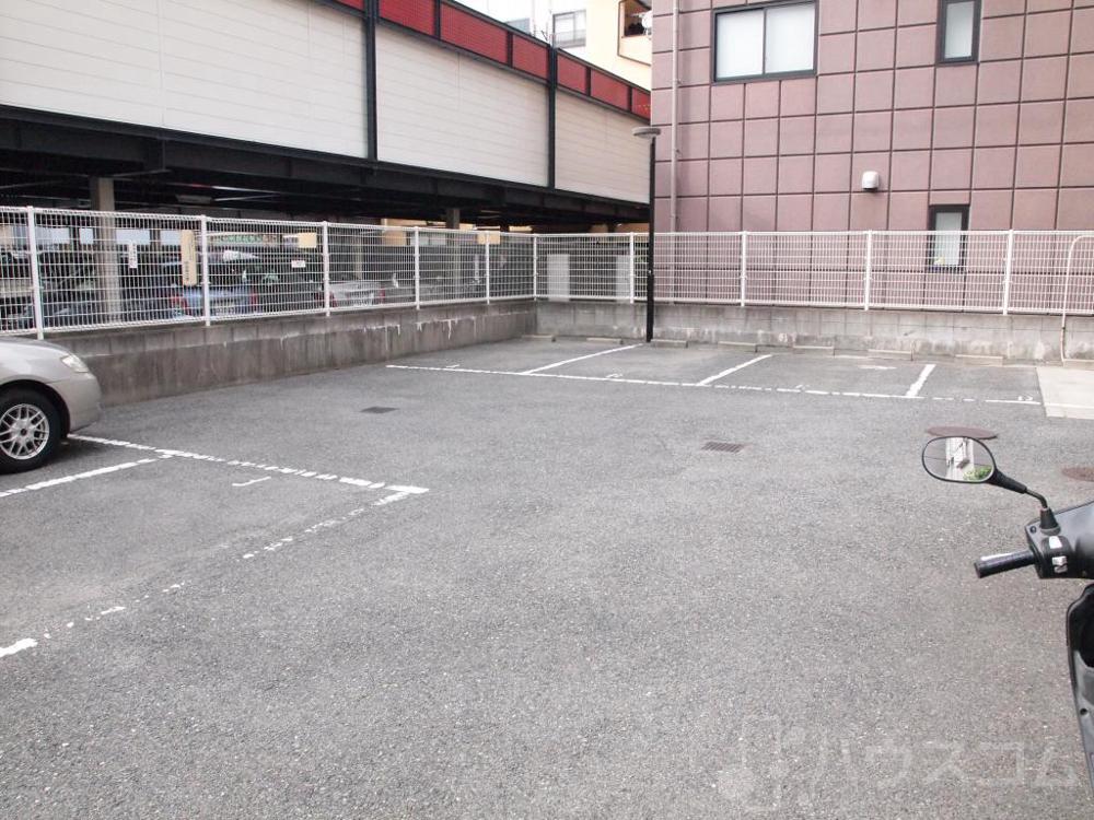25/30 駐車場