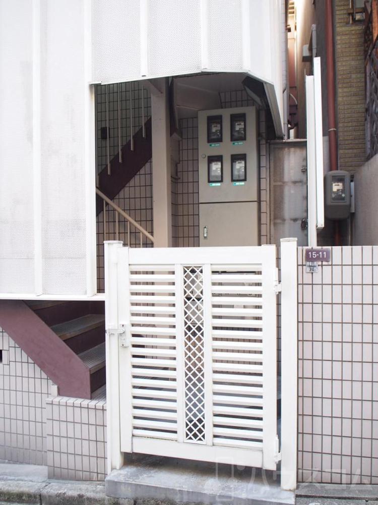 27/29 エントランス