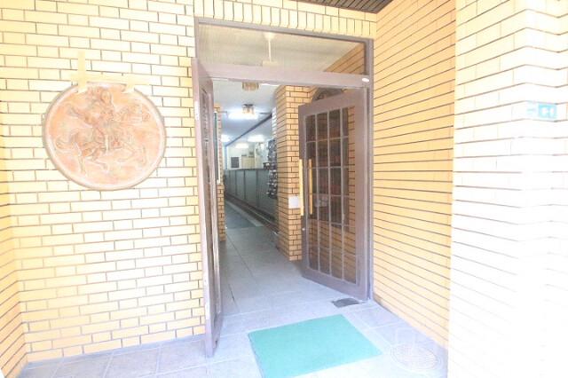 23/30 エントランス