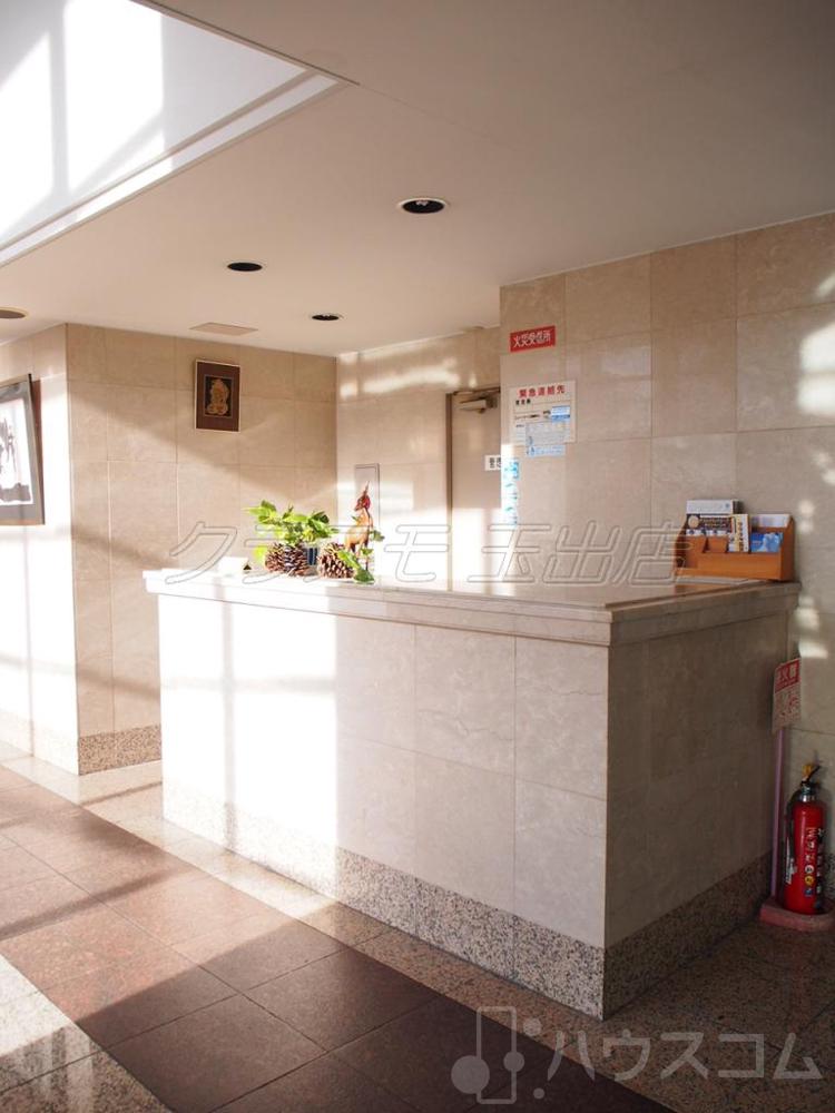 27/30 エントランス