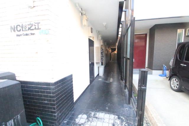 26/30 エントランス