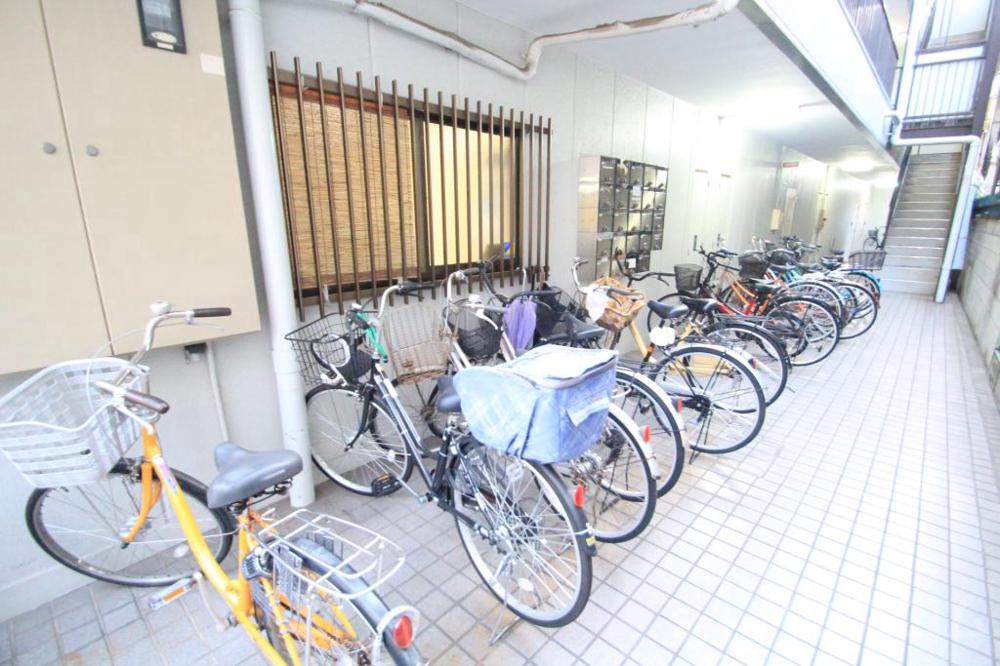 24/30 エントランス