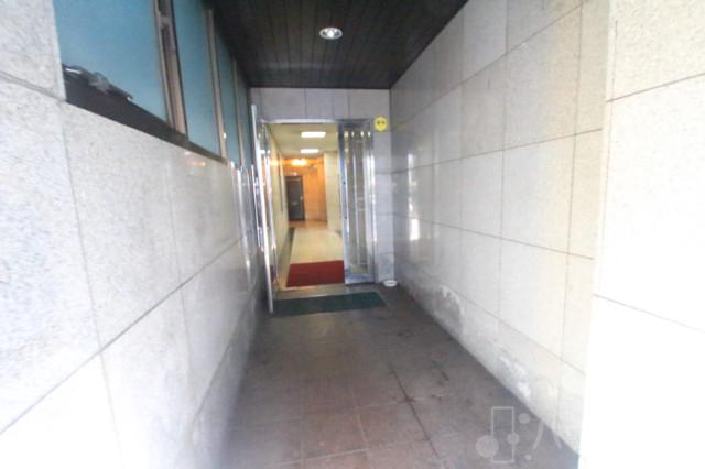 22/28 エントランス