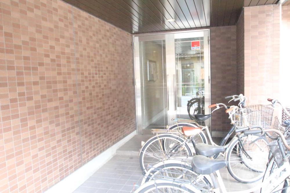 28/30 エントランス