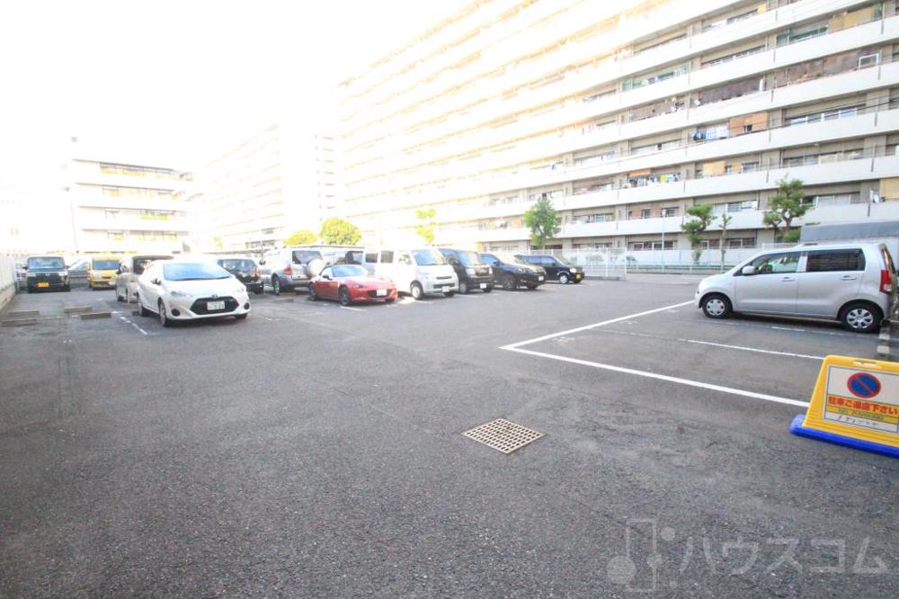 27/30 駐車場