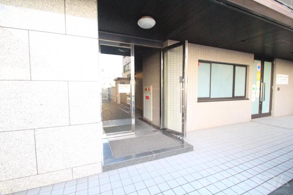 26/30 エントランス