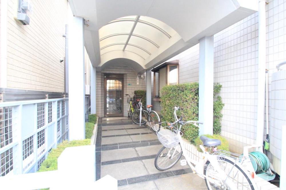 28/30 エントランス