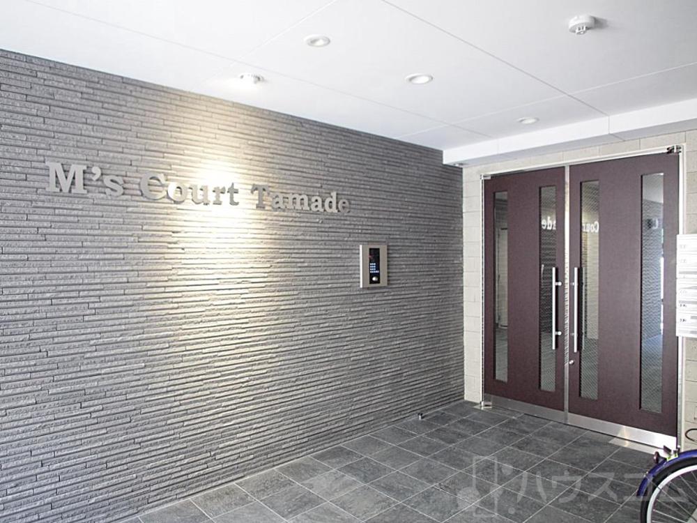 23/29 エントランス