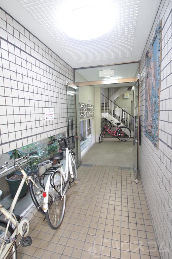 25/30 エントランス