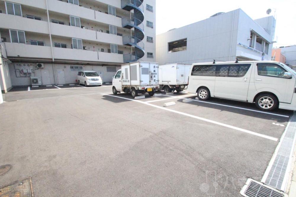2/6 駐車場