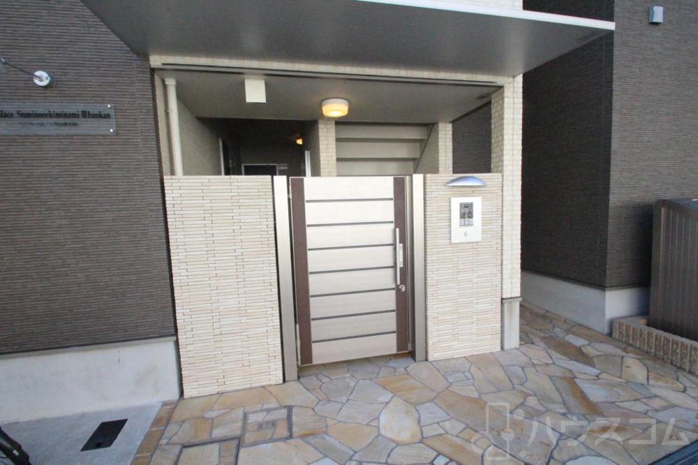 28/30 エントランス