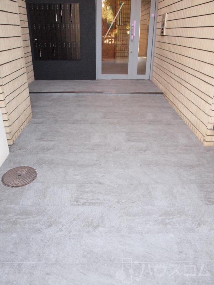 23/30 エントランス