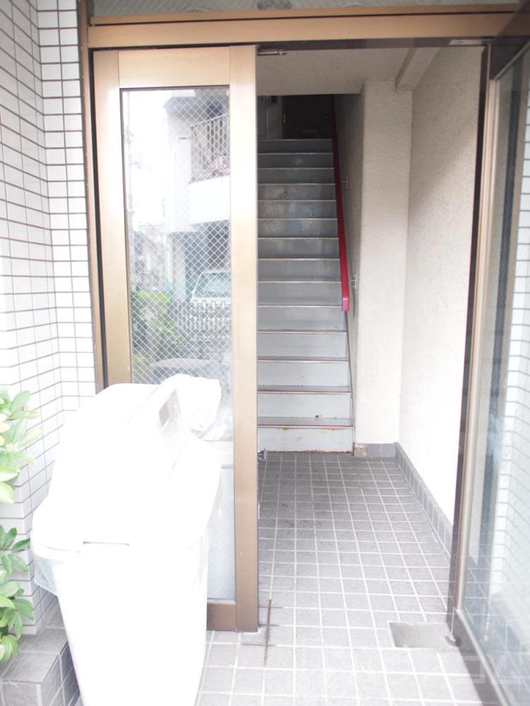 27/30 エントランス