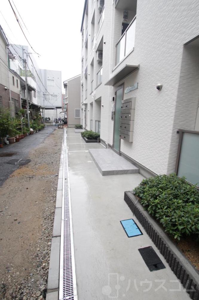 23/27 エントランス