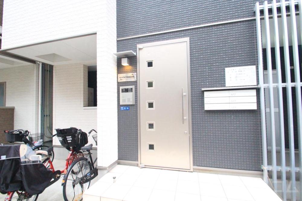 28/30 エントランス