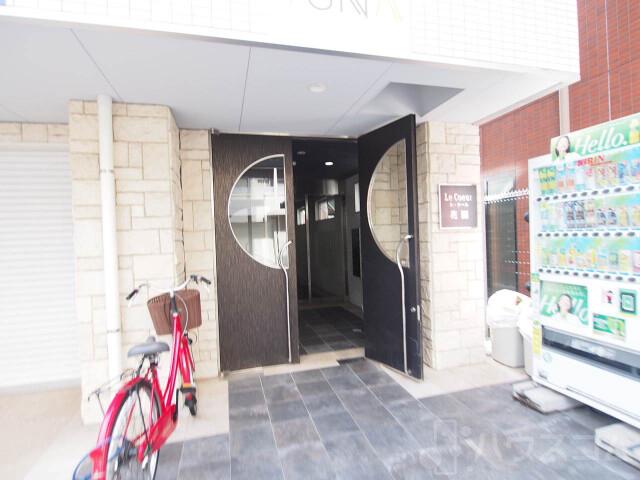 24/30 エントランス