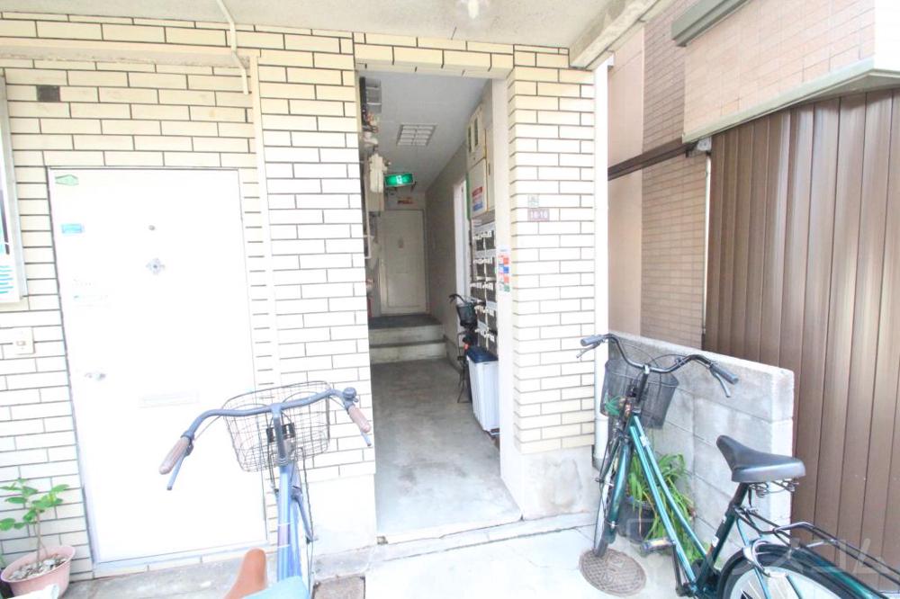 23/30 エントランス